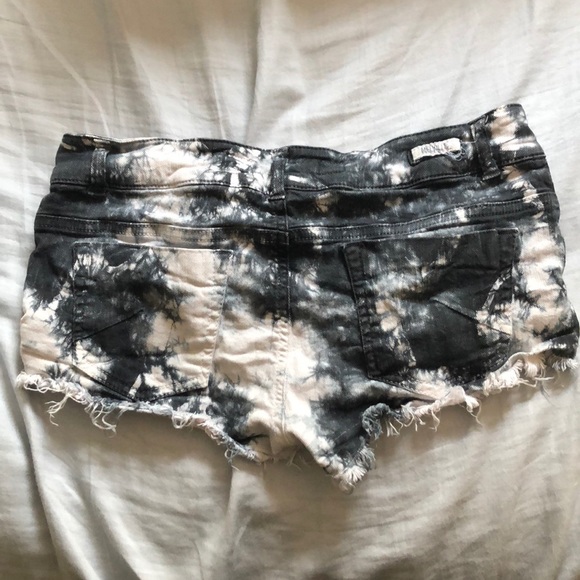 RARE tie-dye black & white Brandy Melville shorts - Picture 3 of 4